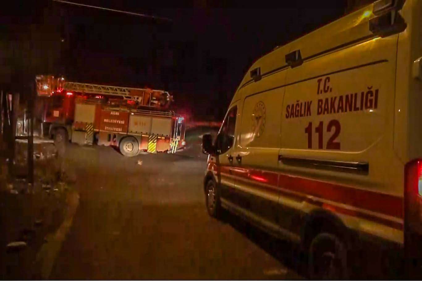 Ağrı'da çıkan yangında ev kullanılmaz hale geldi